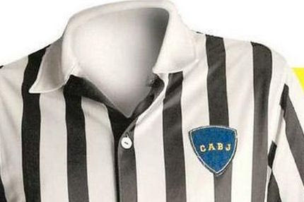 Με φανέλα-ζακέτα στα φιλικά με τη Ρίβερ Πλέιτ