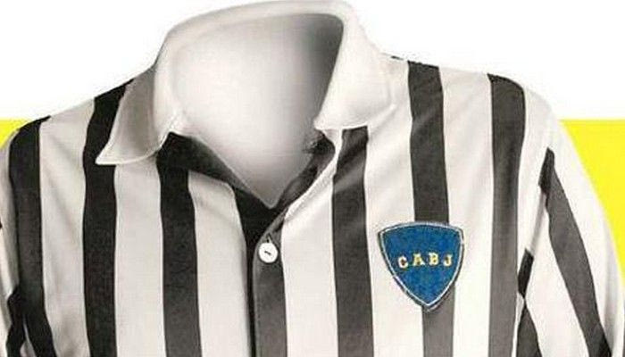 Με φανέλα-ζακέτα στα φιλικά με τη Ρίβερ Πλέιτ