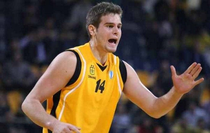 Σφίγγει τα δόντια ο Μπόγρης