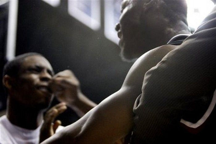 Μπουνιές σε αγώνα μπάσκετ φημισμένων κολεγίων