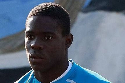 Εξετάζει την απόκτηση του Μπαλοτέλι τζούνιορ