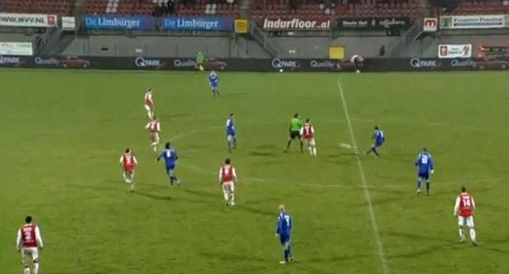 Γκολ πίσω από την σέντρα