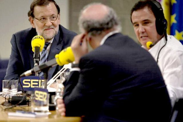 Ο Ραχόι δίνει τη Χρυσή Μπάλα στον Ρονάλντο