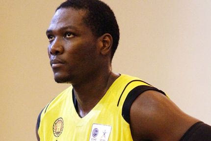 Σφίγγει τα δόντια ο Χολ