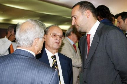 Αγγελόπουλοι κατά συνδρομητικού και… Μικρούτσικου