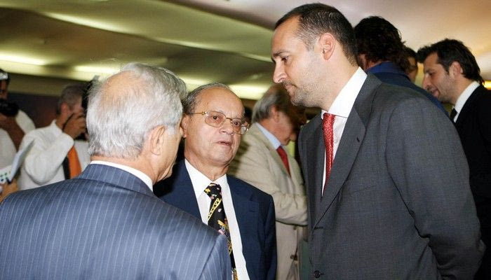 Αγγελόπουλοι κατά συνδρομητικού και… Μικρούτσικου