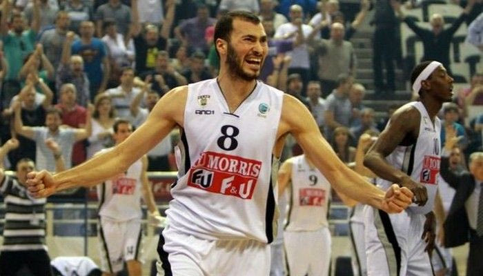 Οι δύο αγάπες του Αποστολίδη