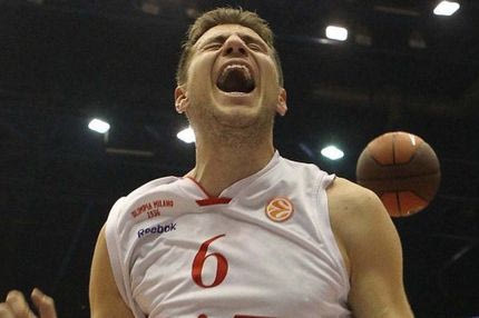 Αρμάνι-Ούνιξ 63-58