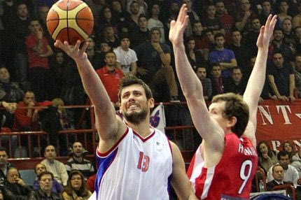 Yπέγραψε για ένα χρόνο ο Μπάρλος