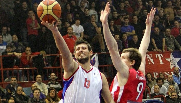 Yπέγραψε για ένα χρόνο ο Μπάρλος