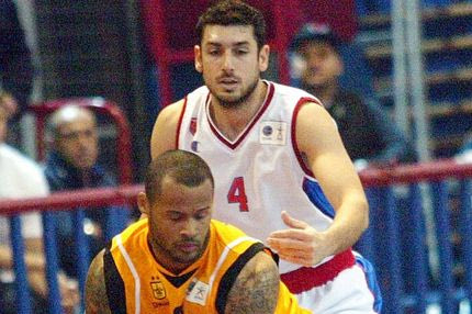 Αδιαφορία από Τζέιμς, ο οποίος πήγε Βελιγράδι