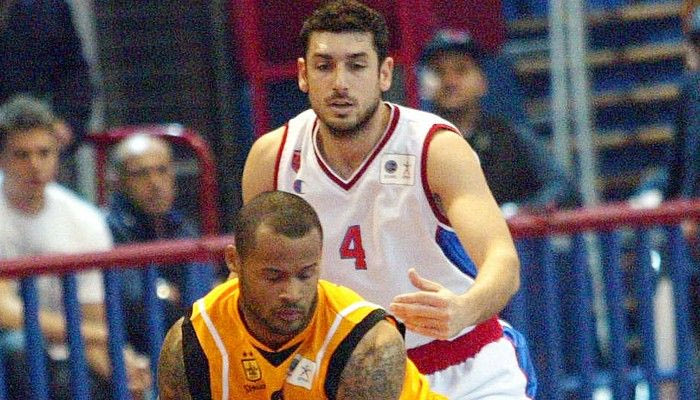 Αδιαφορία από Τζέιμς, ο οποίος πήγε Βελιγράδι