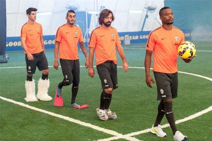 Ο Πίρλο παίζει και με παντόφλες! (VIDEO+PHOTOS)