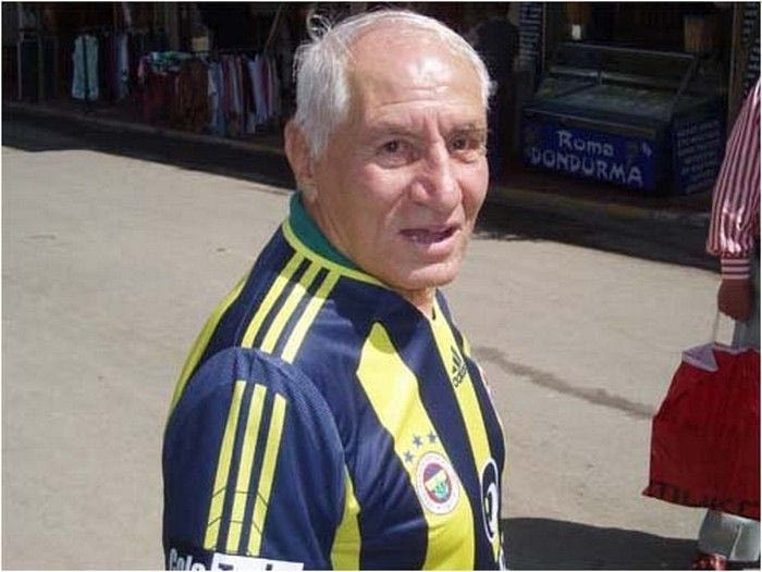 Ο Ρετζέπ Ερντογάν στην κηδεία του Λεφτέρ