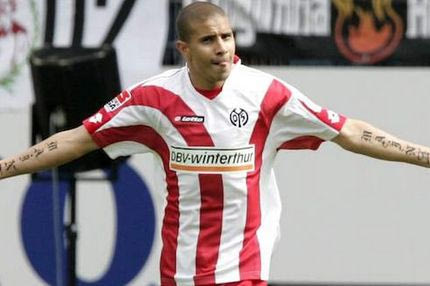 Επιστρέφει ο Ζιντάν