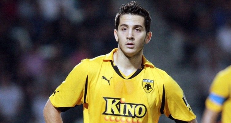 Πιέζει για να πάρει τον Μανωλά, λένε οι Άγγλοι