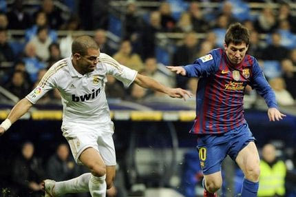 Με παράδειγμα τον Μπούσκετς στο πλευρό του Πέπε ο Μουρίνιο