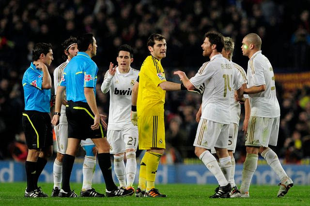 “Τράβα κάνε πάρτι με την Μπαρτσελόνα, σκ@τιάρη”