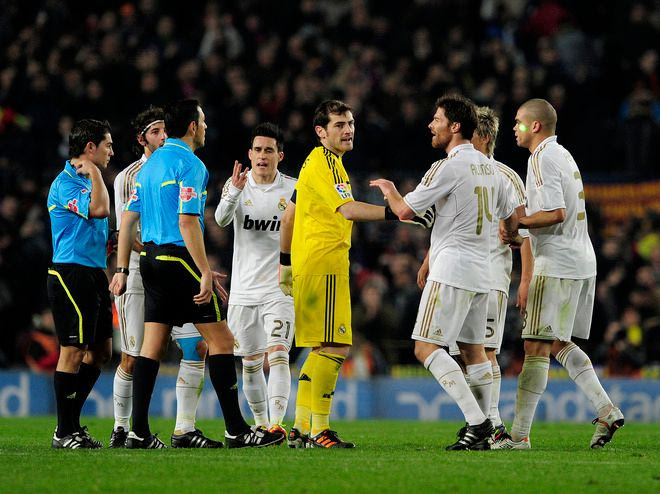 “Τράβα κάνε πάρτι με την Μπαρτσελόνα, σκ@τιάρη”