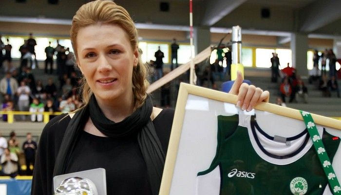 Η Ρούξι στηρίζει Ντονά