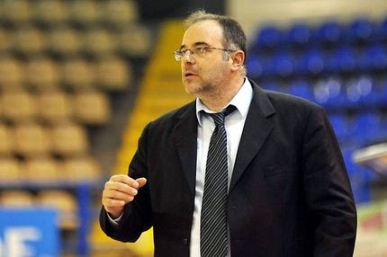 Σκέφτονται Σκουρτόπουλο