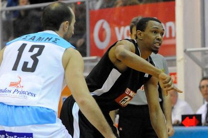 Απειλεί με προσφυγή ο Στίγκερς