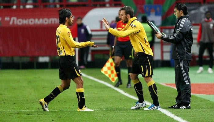 Χωρίς Βάργκας, Καφέ στη Λιβαδειά