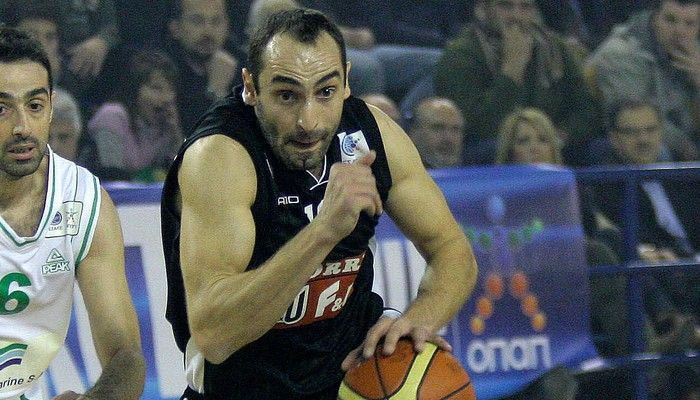 Αποχαιρέτησε ο Καλαμπόκης, μένει ο Ντικούδης