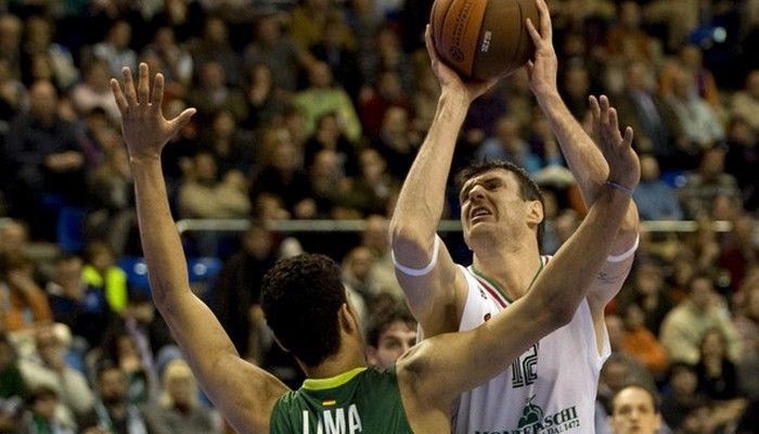 Λαβρίνοβιτς: “Πλήρης ο Ολυμπιακός”