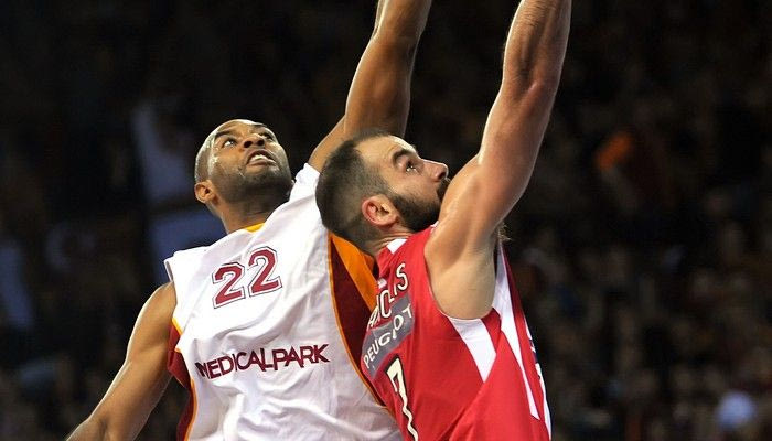 Λούκας: “Να σταματήσουμε τον Σπανούλη και τον… κόσμο”