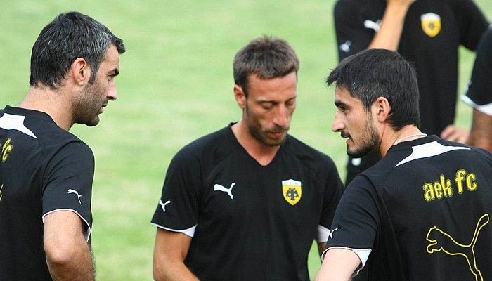 Ο πρόεδρος περιμένει τους παίκτες και η UEFA την ΑΕΚ