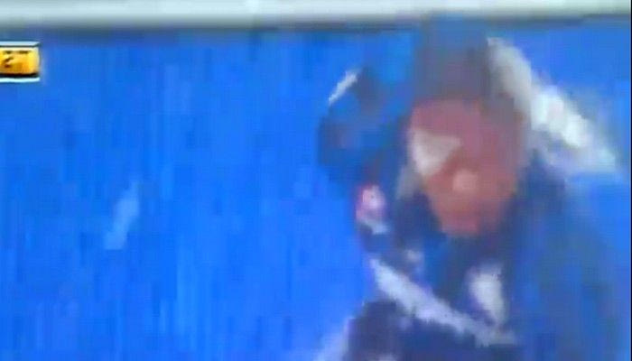 Ο Όμπι κάνει βουτιά στον πάγο