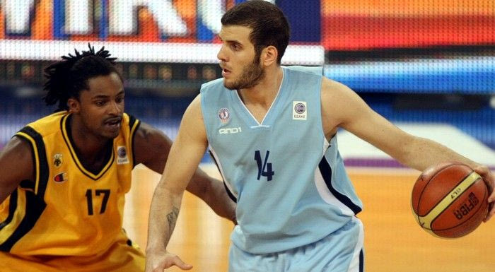 Χαρίσης στο Contra.gr: “Ταλαντούχος και δεν… φοβάται ο Παππάς”