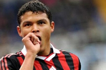 Κοιτάζει Τιάγκο Σίλβα η Μπαρτσελόνα