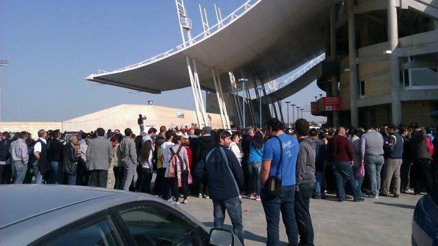 Πανικός για ένα εισιτήριο από τους οπαδούς του ΑΠΟΕΛ