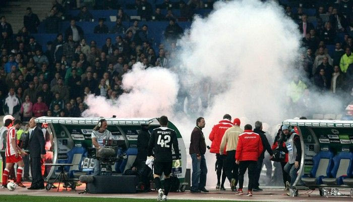 Δείτε εικόνες από τα επεισόδια στο ΟΑΚΑ