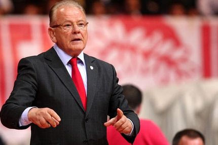 Εσκισε τα πτυχία του!