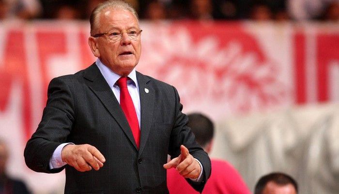 Εσκισε τα πτυχία του!