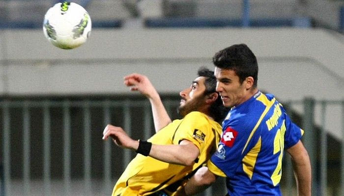 Πρόβλημα στο ισχίο ο Κουρμπέλης