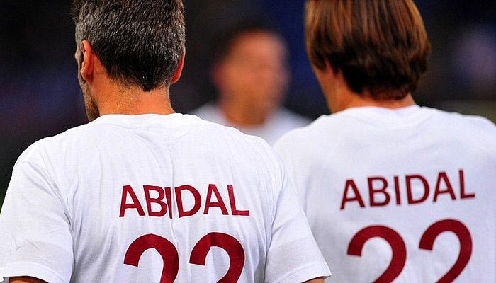 “Είμαστε μαζί σου Αμπιντάλ”