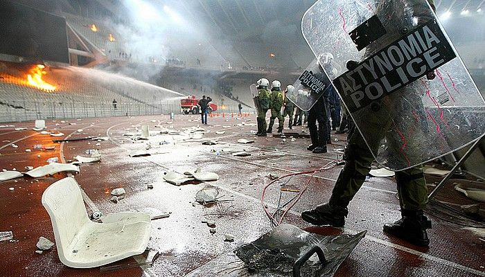 Ποδόσφαιρο στην πλατεία Βάθη