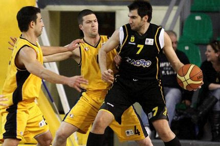 Tαπούτος: “Ντροπή και ξεφτίλα το πούλμαν”