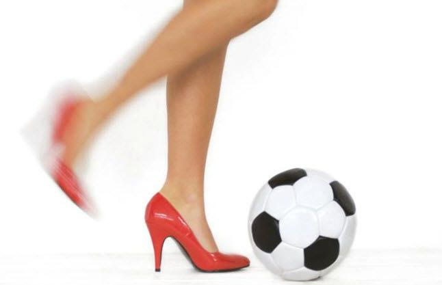 20 πράγματα που βλέπει μια γυναίκα σε ένα ντέρμπι