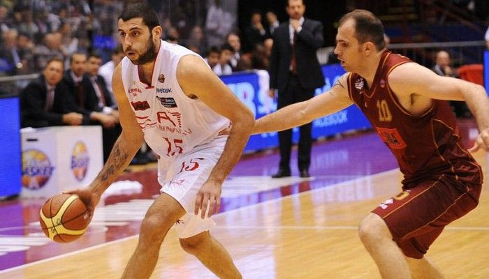 Aνοιξε το σκορ η Αρμάνι