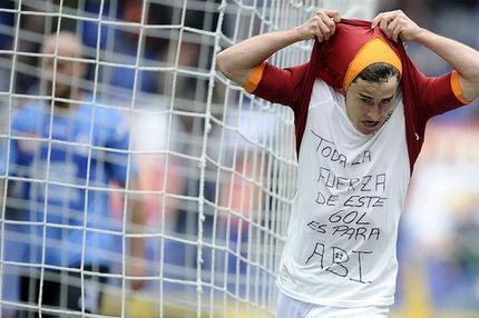 Το μπλουζάκι του Μπόγιαν για τον Αμπιντάλ