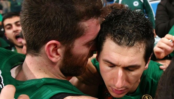 Πίσω από τις κάμερες