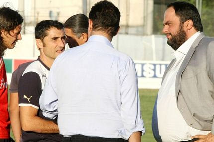 Μαρινάκης στους ποδοσφαιριστές: “Παίξτε σαν Ολυμπιακός, πάρτε το νταμπλ”