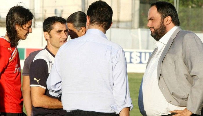 Μαρινάκης στους ποδοσφαιριστές: “Παίξτε σαν Ολυμπιακός, πάρτε το νταμπλ”