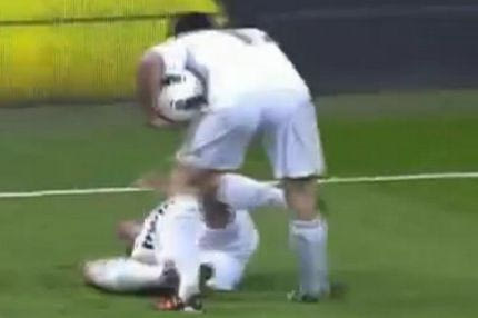 “Θόλωσε” ο Πέπε και κλώτσησε συμπαίκτη