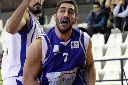 Μετακόμισε στην Κρήτη ο Αγγελόπουλος